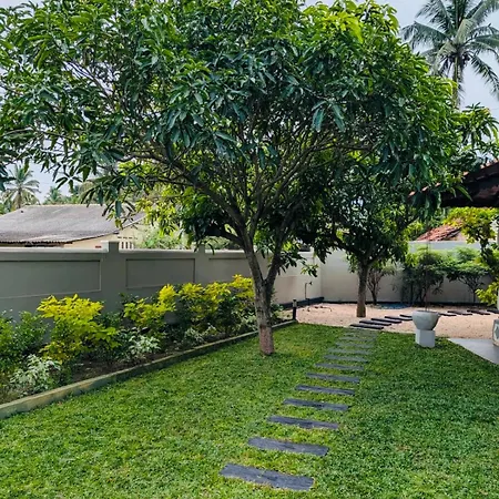 Dona'S Villa In Pamunugama Negombo Exterior photo