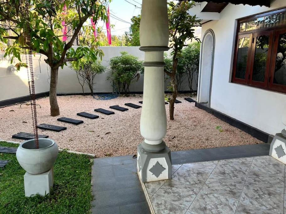 Dona's In Pamunugama Villa