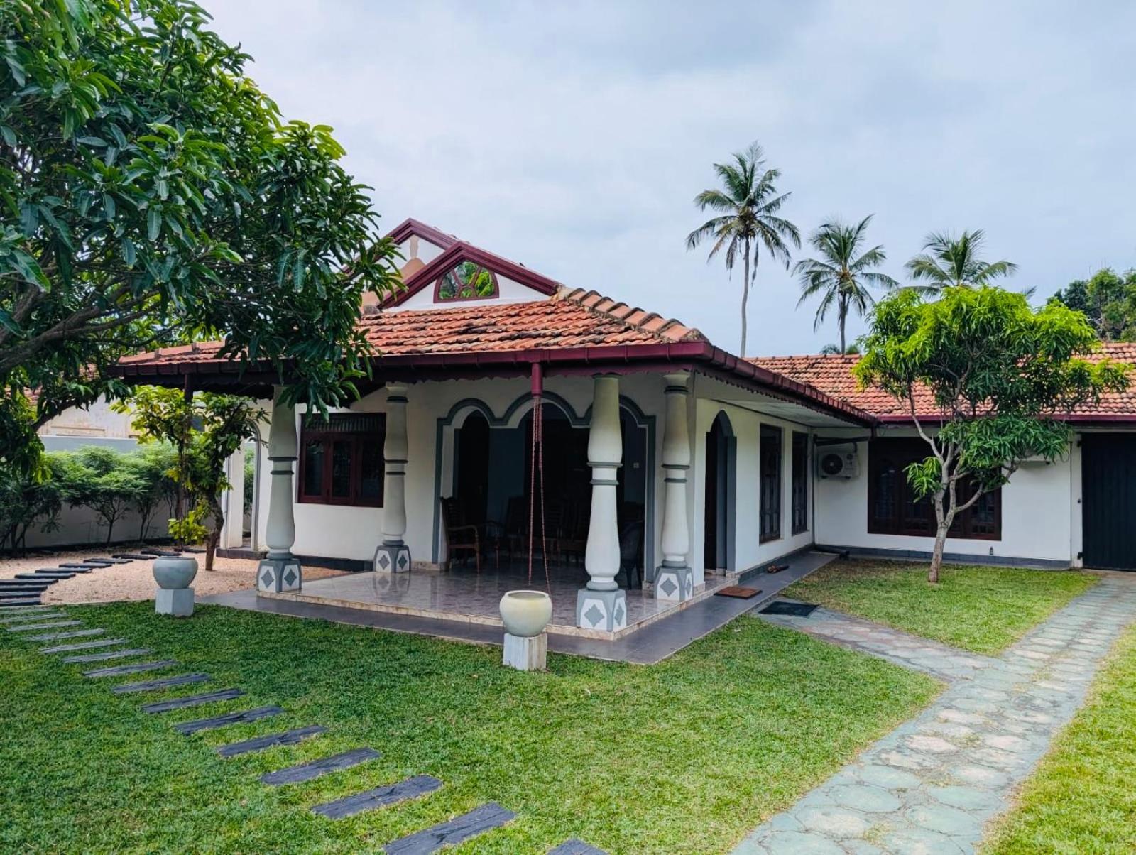 Dona's In Pamunugama Villa *