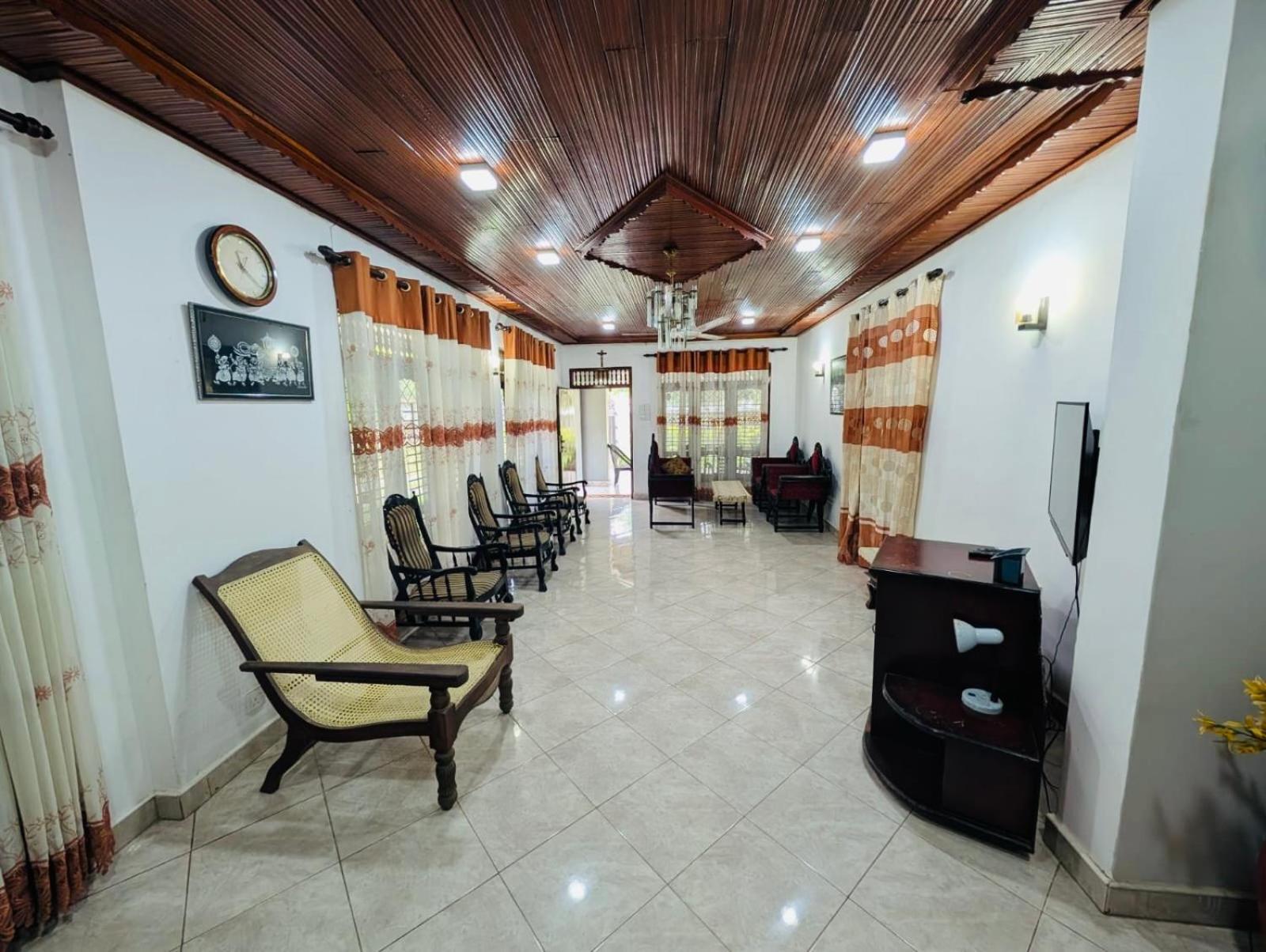 Dona's In Pamunugama Villa