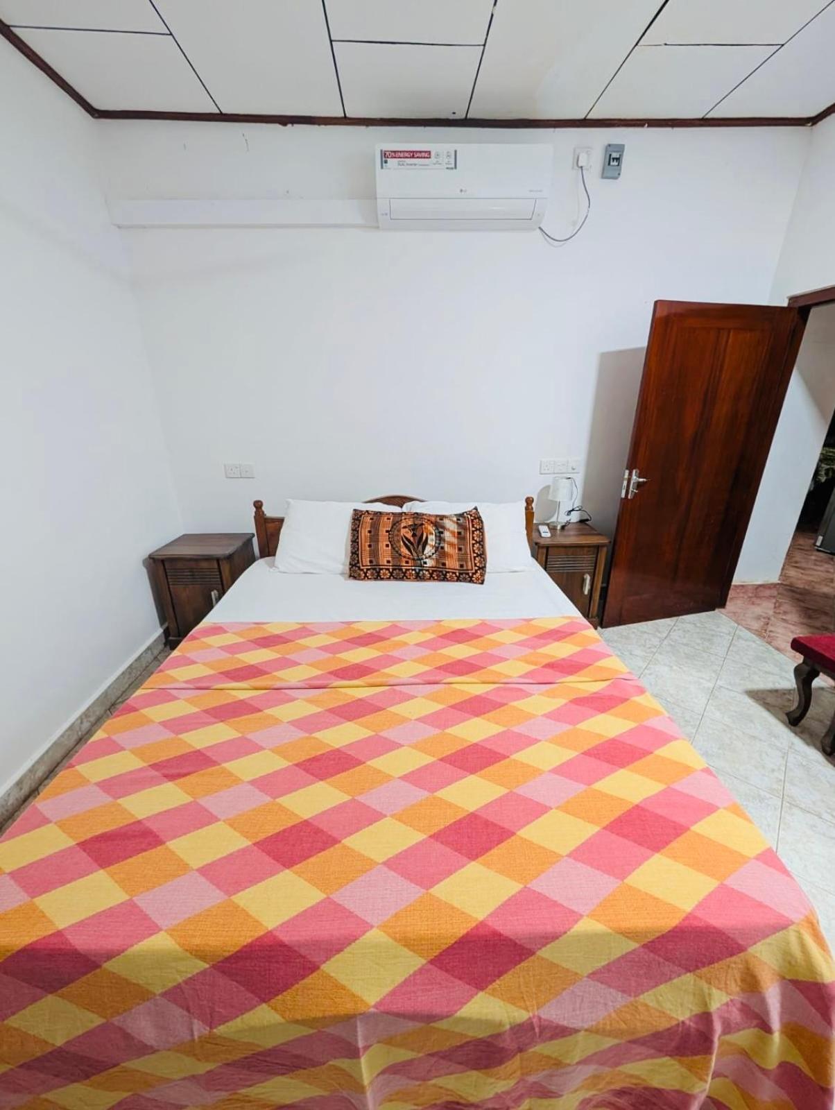 Dona's In Pamunugama Villa